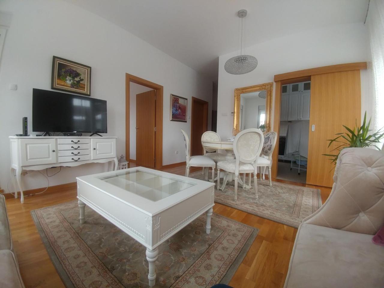 Jc10 Apartment 3 Bedroom, Free Parking, 73Sqm Novi Sad Eksteriør bilde